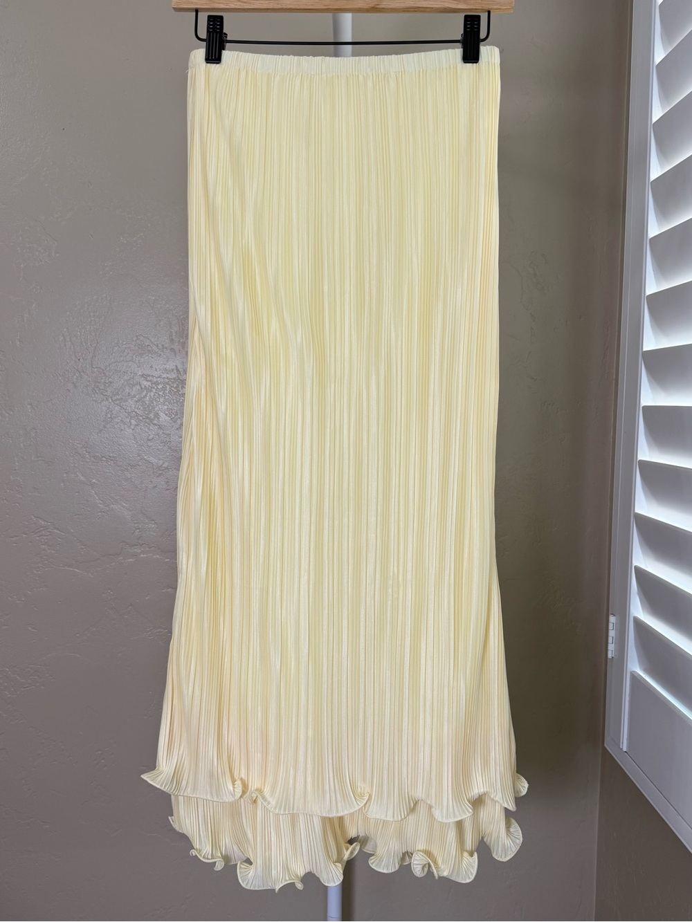 Commense Soft Butter Yellow Pleated Layered Ruffle Skirt Cami Set NWT Medium - Picture 5 of 13
